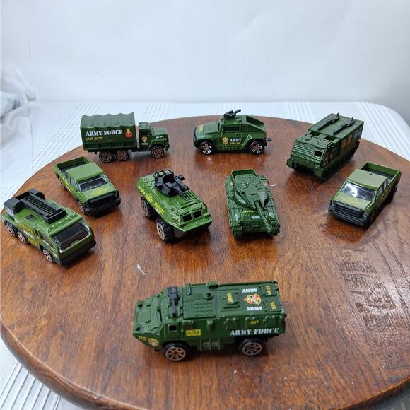 Lot of 9 Military Army Diecast 1:64 Toy Cars Trucks Tank Unbranded - Picture 1 of 10
